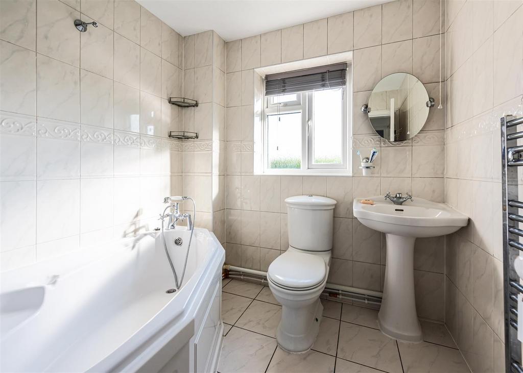 Barn End-bathroom.jpg