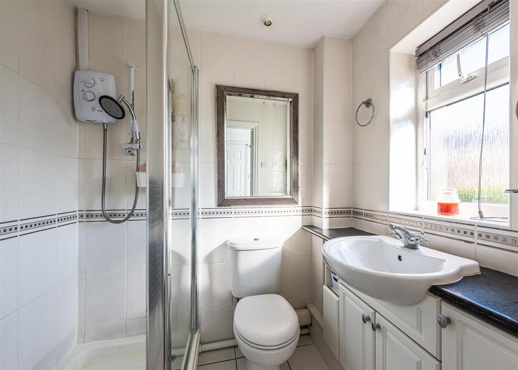 Barn End-showe room.jpg