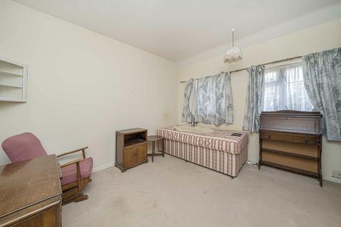 4 bedroom semi-detached house for sale, Batavia Close, Sunbury-On-Thames TW16