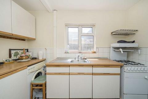 4 bedroom semi-detached house for sale, Batavia Close, Sunbury-On-Thames TW16