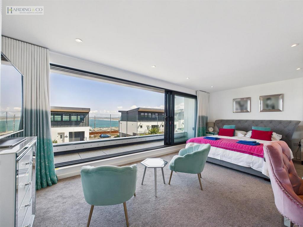 Bed 1 & balcony