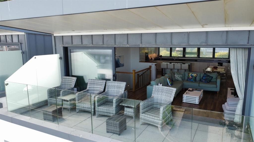 Living rm balcony