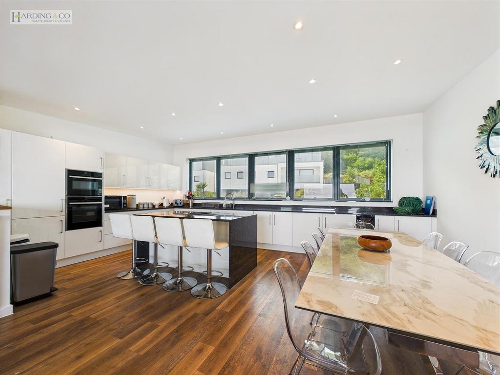 Kitchen overall