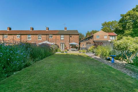 3 bedroom end of terrace house for sale, Weston Close, Coulsdon, CR5 1BX