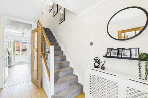 2 Bramhope Close, Worcester, WR4 0BG