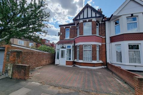 4 bedroom end of terrace house for sale, Leamington Gardens, Ilford