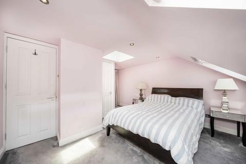 3 bedroom flat for sale, Davis Road, London W3