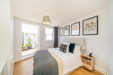 2 bedroom flat for sale, London Road, London SW17