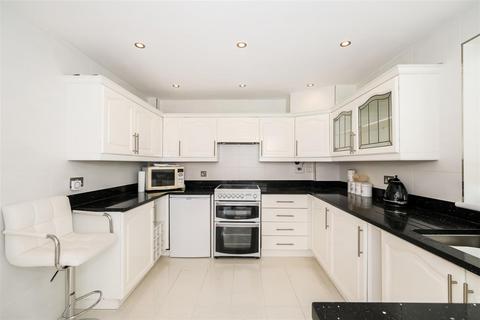 3 bedroom end of terrace house for sale, Parkside, Buckhurst Hill