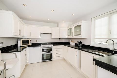 7 Parkside, Buckhurst Hill, IG9 5TB