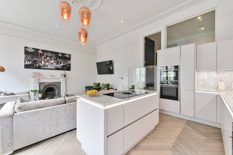 2 bedroom flat for sale, Trebovir Road, Earls Court, London, SW5