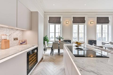 2 bedroom flat for sale, Trebovir Road, Earls Court, London, SW5