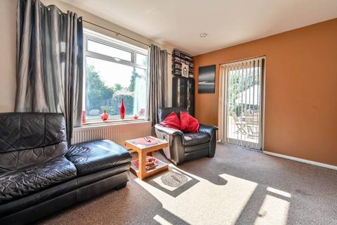 3 bedroom bungalow for sale, Hillside, Woking, GU22
