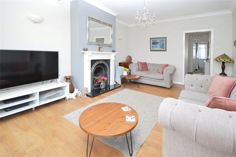 18 Villiers Avenue, Twickenham, TW2 6BL