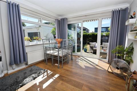 18 Villiers Avenue, Twickenham, TW2 6BL