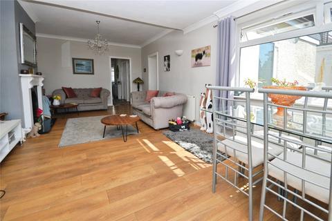 18 Villiers Avenue, Twickenham, TW2 6BL