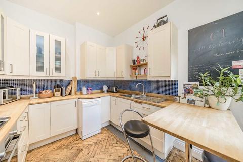 4 bedroom terraced house for sale, Amesbury Avenue, London SW2