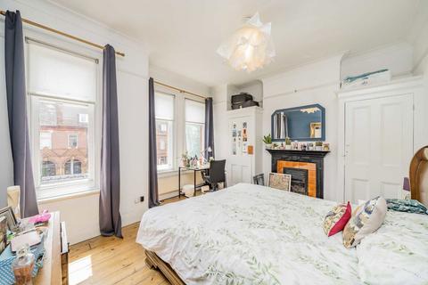 4 bedroom terraced house for sale, Amesbury Avenue, London SW2