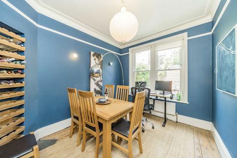 61 Amesbury Avenue, London, SW2 3AE