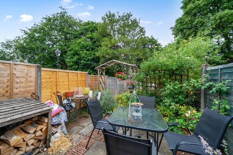 37 Church Square, Basingstoke, RG21 7SN