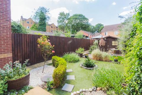 22 Fernmoor Drive, Irthlingborough, Wellingborough, NN9 5TL
