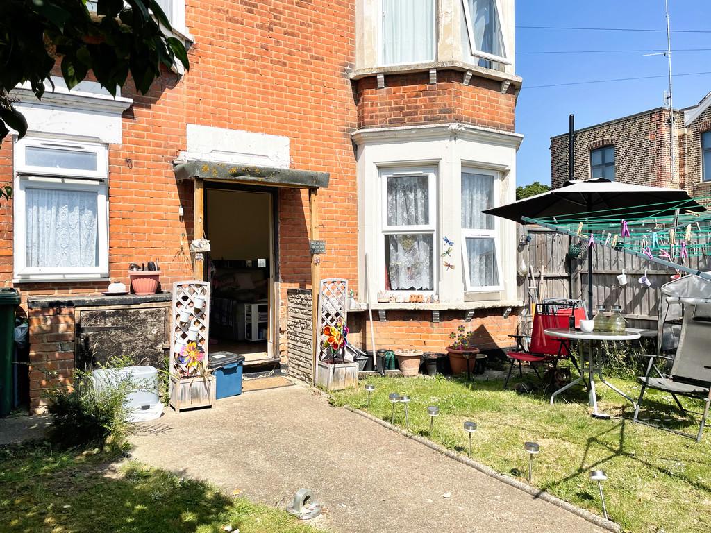 69 High Street garden