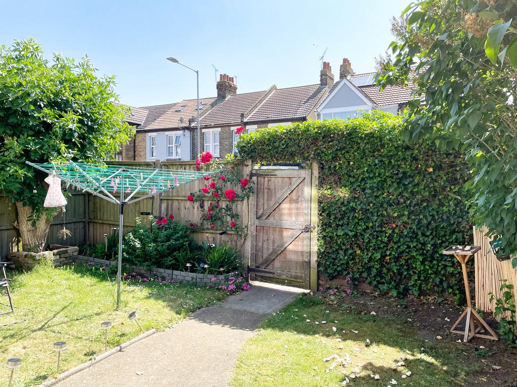 69 High Street garden 1