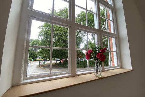 4 bedroom cottage for sale, Main Road, Shavington, Crewe