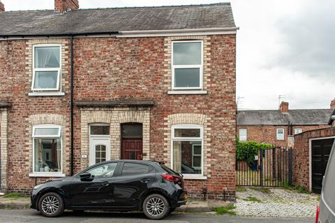 3 bedroom end of terrace house to rent, Baker Street, York YO30
