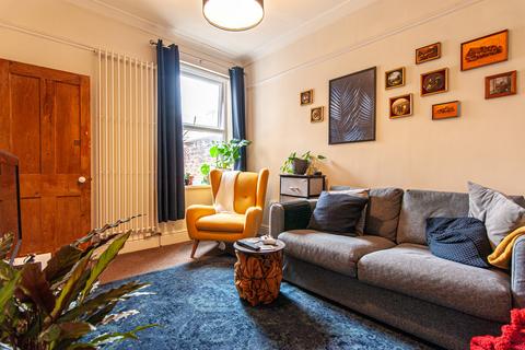 3 bedroom end of terrace house to rent, Baker Street, York YO30