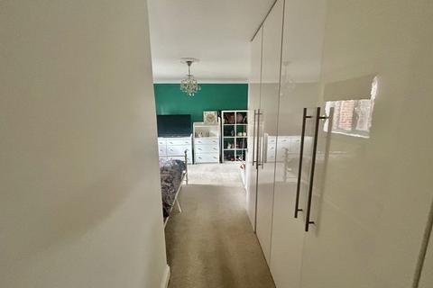 111 Howard Close, Waltham Abbey, EN9 1XB