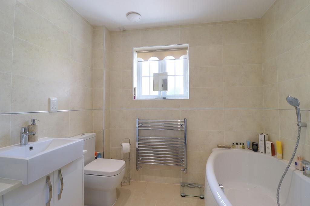 Family Bathroom 18-07-2024 13-00-12