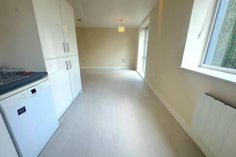 Studio to rent, Ladysmith Road, Harrow