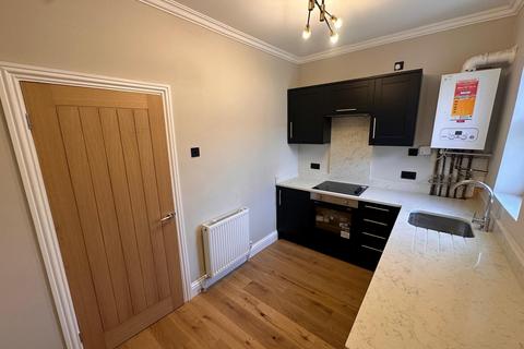 1 bedroom flat to rent, High Street, E17
