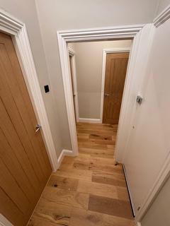 1 bedroom flat to rent, High Street, E17