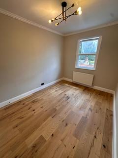 1 bedroom flat to rent, High Street, E17