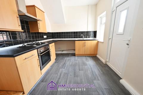 2 bedroom ground floor flat to rent, Faraday Grove, Bensham NE8