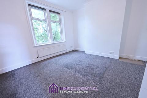 2 bedroom ground floor flat to rent, Faraday Grove, Bensham NE8