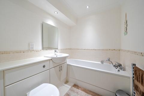 Flat 4, Falconet Court, 247 Ravenscroft Road, Beckenham, BR3 4TE