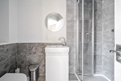 Flat 4, Falconet Court, 247 Ravenscroft Road, Beckenham, BR3 4TE