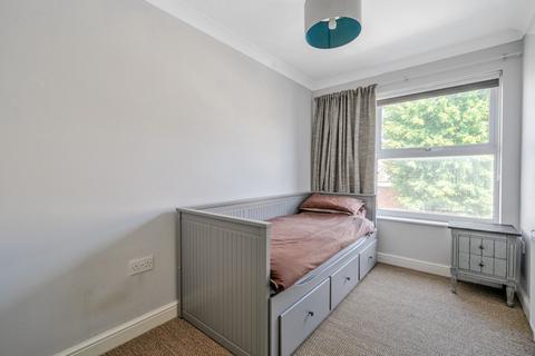 Flat 4, Falconet Court, 247 Ravenscroft Road, Beckenham, BR3 4TE