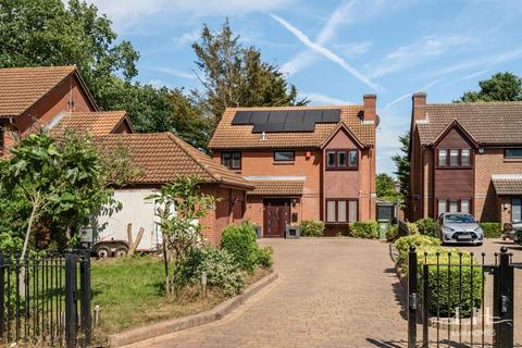 5 bedroom detached house for sale, Rockingham Avenue, Hornchurch