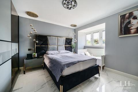 5 bedroom detached house for sale, Rockingham Avenue, Hornchurch