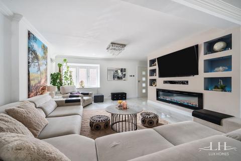 5 bedroom detached house for sale, Rockingham Avenue, Hornchurch