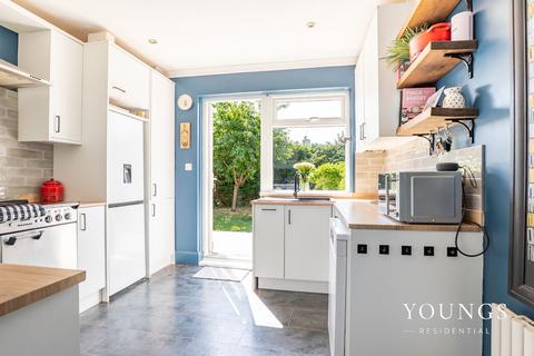 18 Birche Close, Leigh-on-sea, SS9 4NU