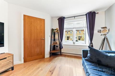 18 Silkstone Road, Featherstone, Pontefract, WF7 5PL