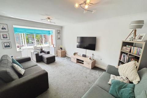 4 bedroom detached house for sale, Barrington Court, Heaton