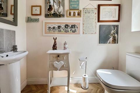 4 bedroom detached house for sale, Barrington Court, Heaton