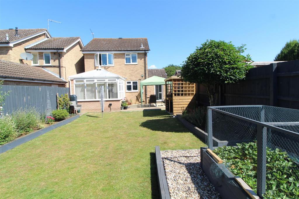 Raedwald Drive, Bury St. Edmunds IP32 3 bed detached house - £350,000