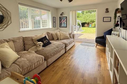 77 Deans Way, Gloucester, GL1 2QA